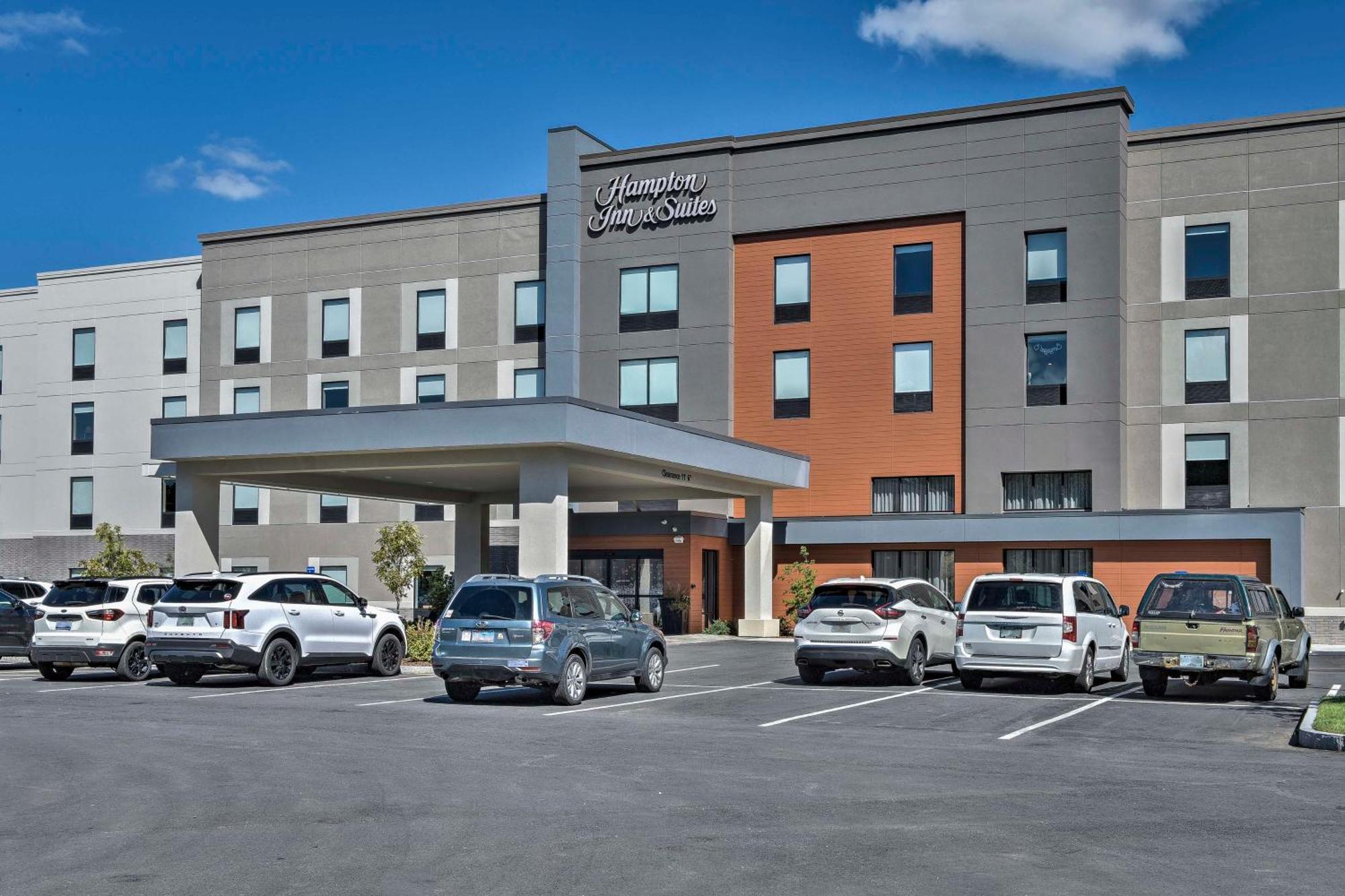 Hampton Inn & Suites Keene Exterior photo