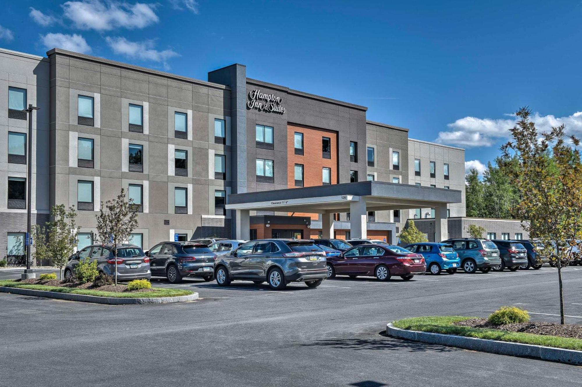 Hampton Inn & Suites Keene Exterior photo